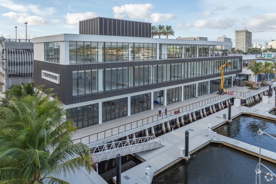 151 Las Olas Cir, Fort Lauderdale, FL à louer - Photo de l’immeuble – Image 2 sur 20