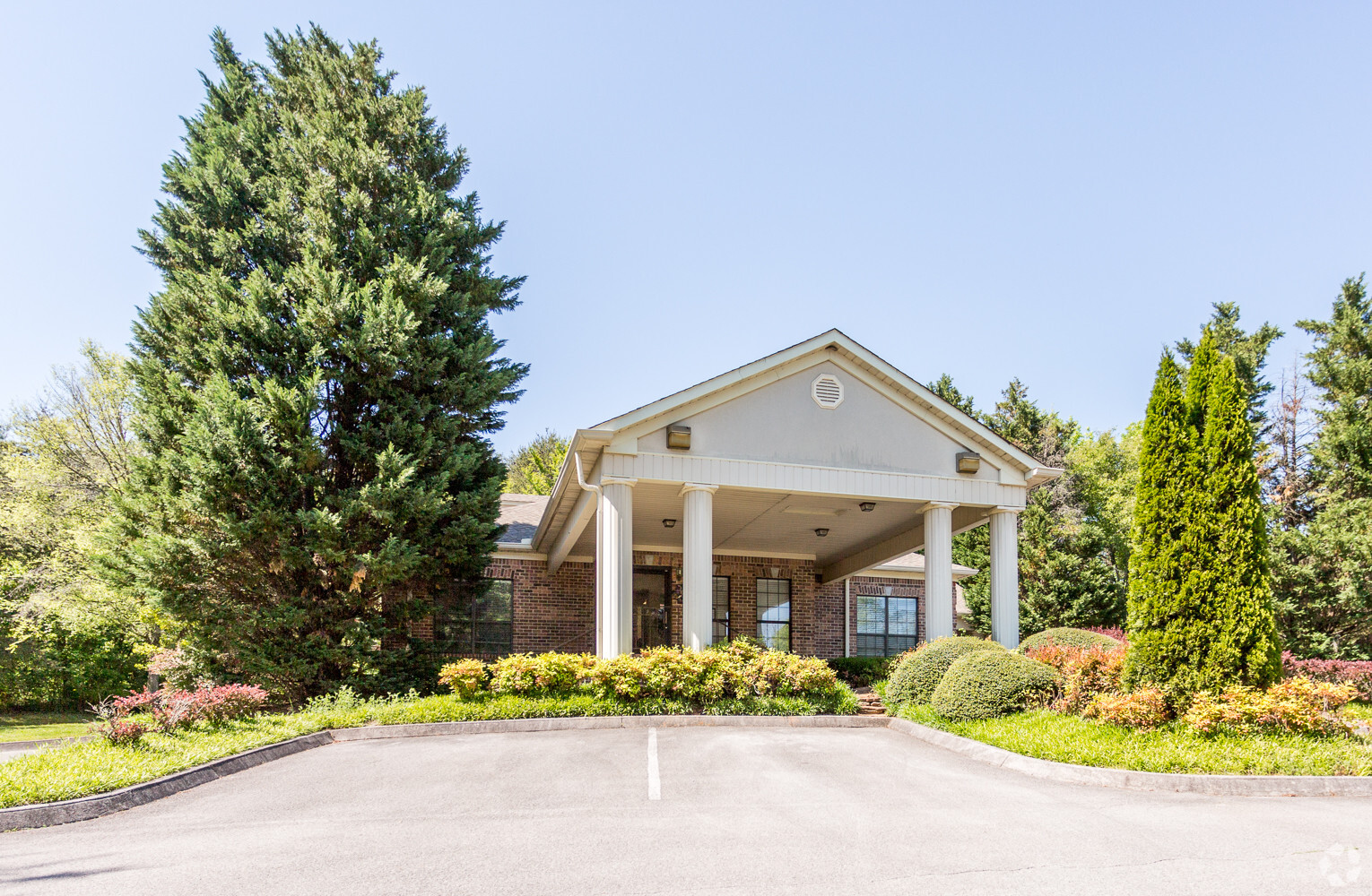 3221 W Governor John Sevier Hwy, Knoxville, TN à louer Photo principale– Image 1 sur 47