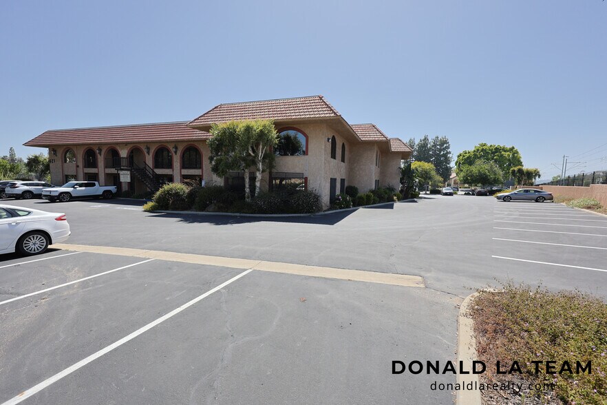 425 W Bonita Ave, San Dimas, CA à vendre - Photo de l’immeuble – Image 2 sur 31