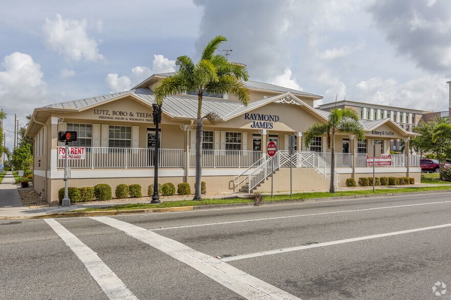 122 Nesbit St, Punta Gorda, FL à louer - Photo de l’immeuble – Image 1 sur 18