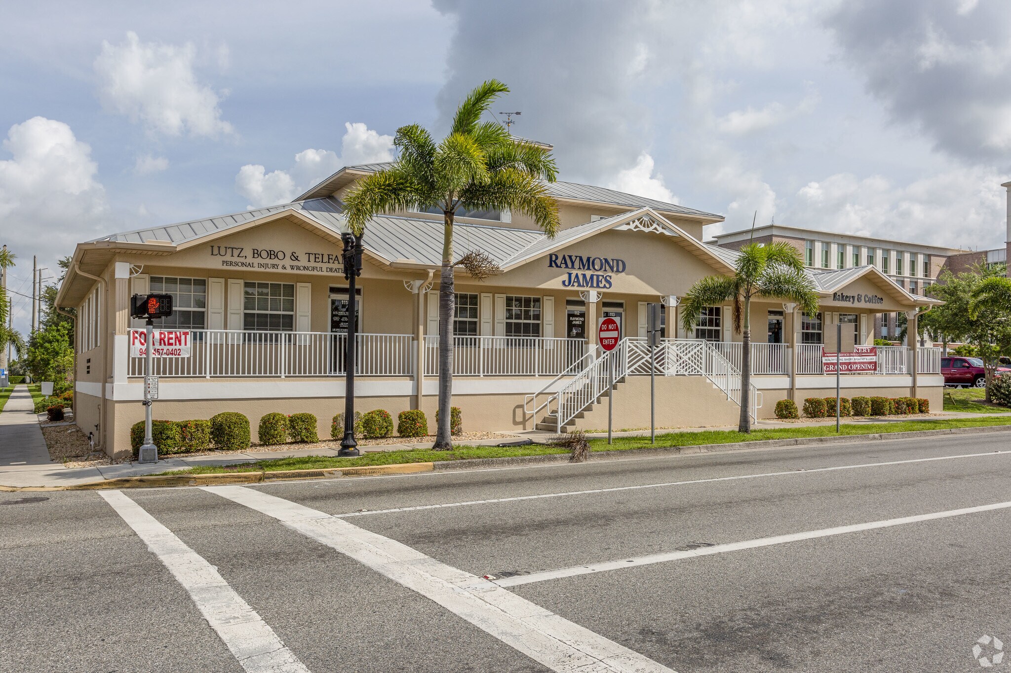 122 Nesbit St, Punta Gorda, FL à louer Photo de l’immeuble– Image 1 sur 19