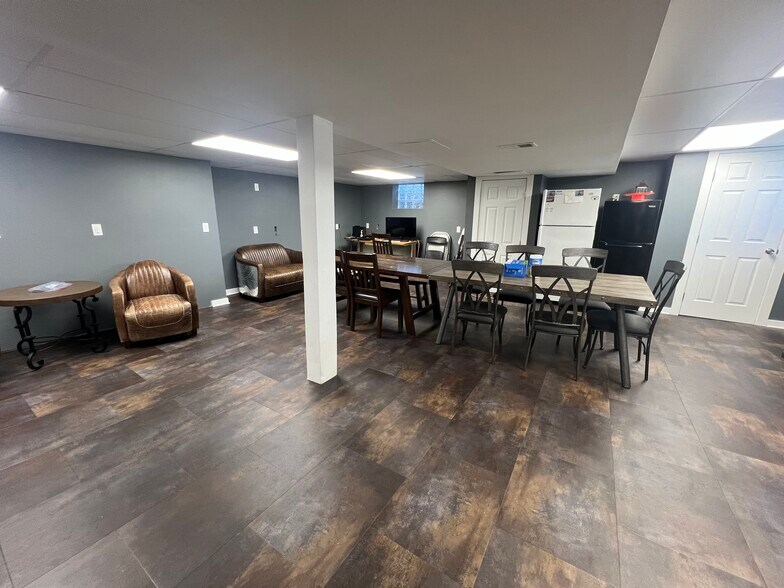 1050 Oakdale Rd, Oakdale, PA à vendre - Photo intérieure – Image 3 sur 4