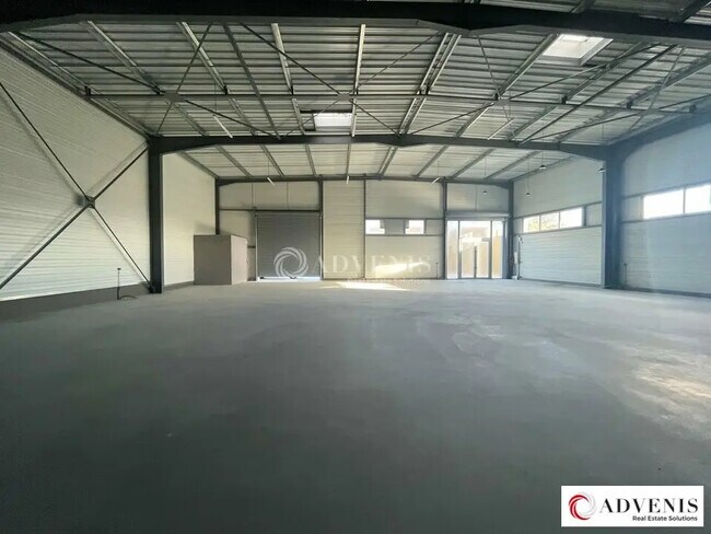 Plus de détails pour Local d'activités à louer