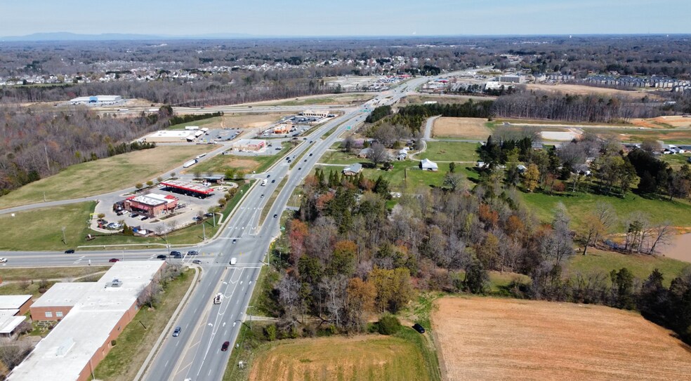 1689 Union Cross Rd, Kernersville, NC à louer - Aérien – Image 1 sur 6