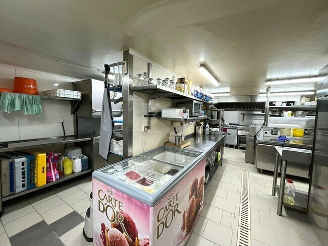Plus de détails pour Local commercial à vendre