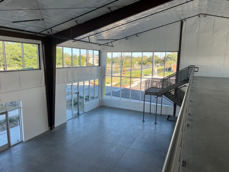 6001 Wilcab Rd, Austin, TX à louer - Photo de l’immeuble – Image 3 sur 8