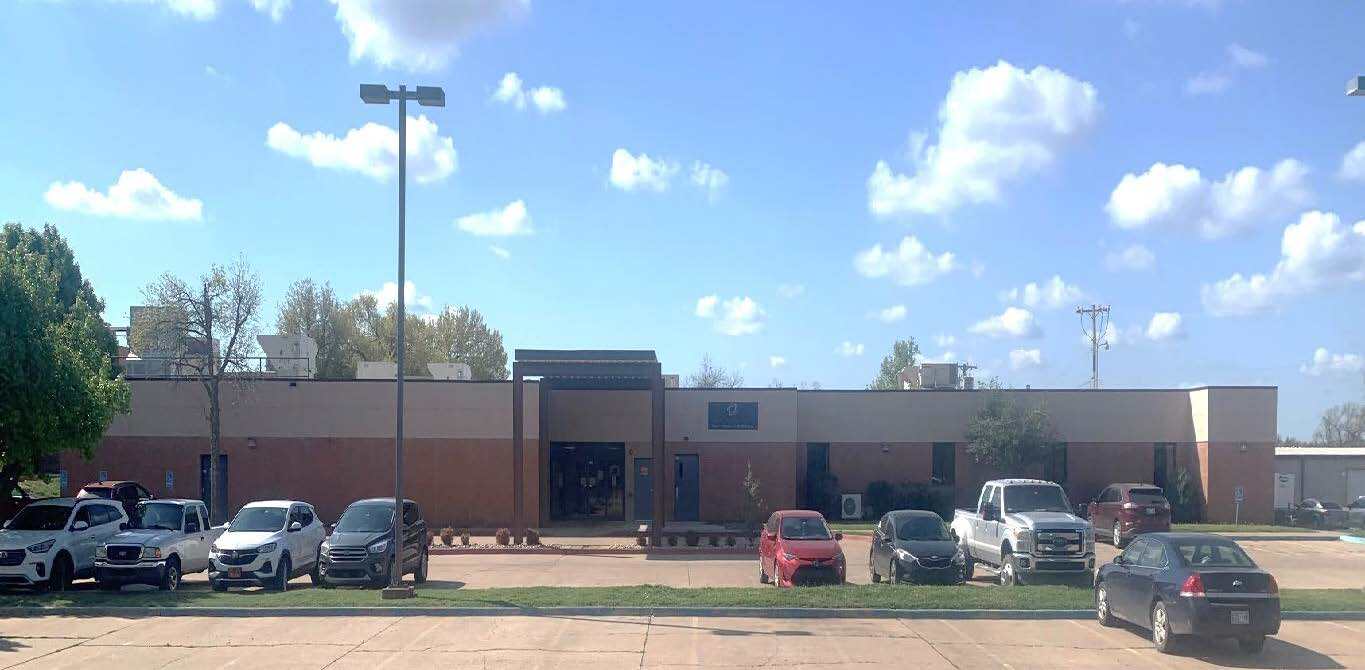 2222 W Iowa Ave, Chickasha, OK à vendre Photo principale– Image 1 sur 60