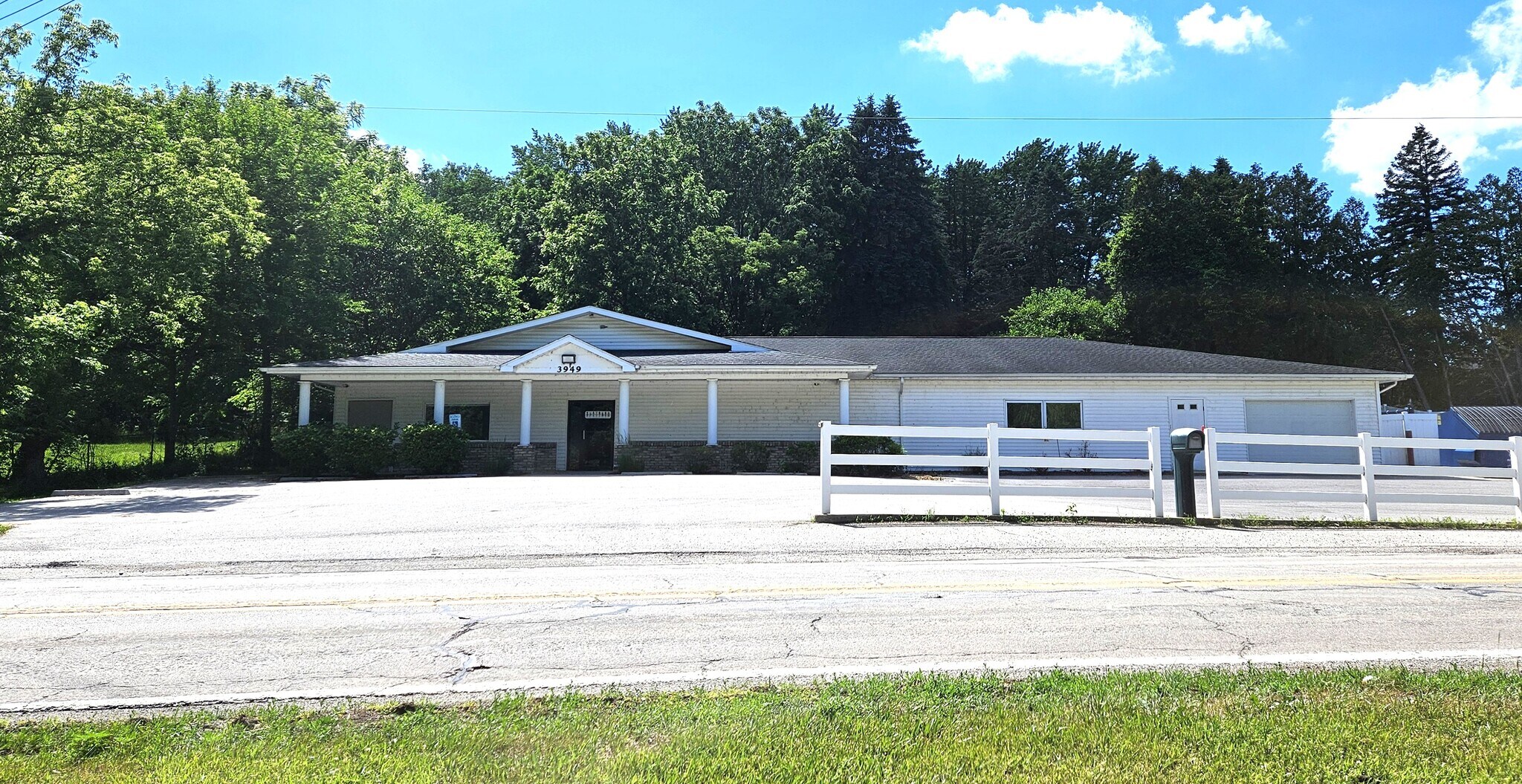 3949 N River Rd, Freeland, MI à vendre Photo de l’immeuble– Image 1 sur 26