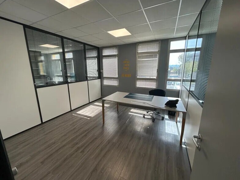 Bureau dans Aix-En-Provence à vendre - Photo de l’immeuble – Image 3 sur 10