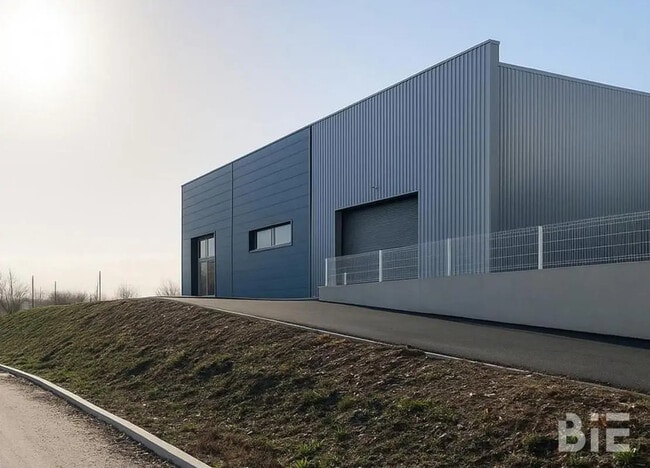 Plus de détails pour Local d'activités à louer