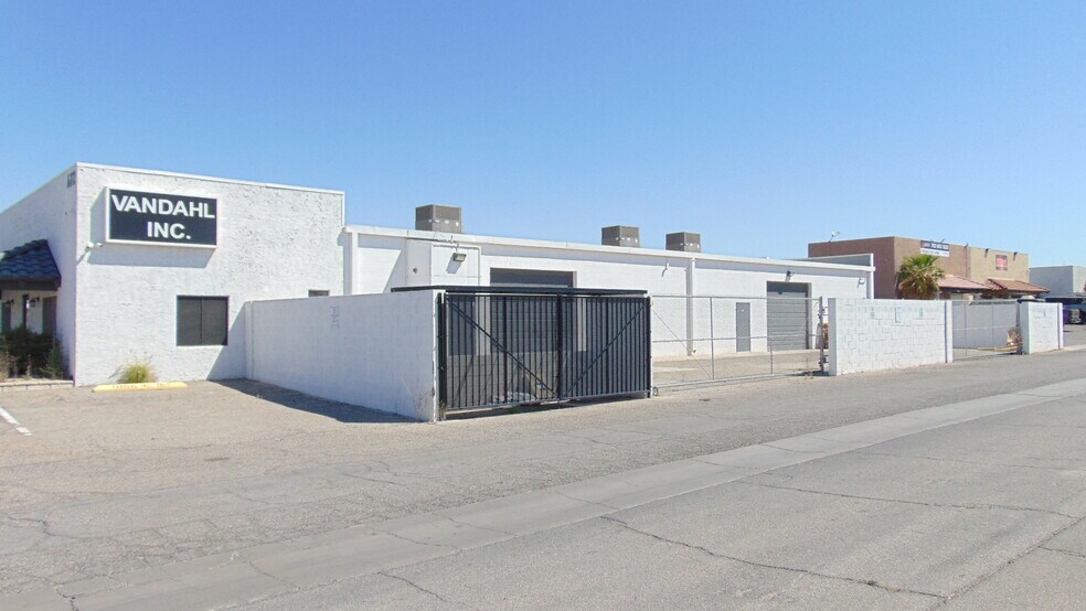 672 Middlegate Rd, Henderson, NV à vendre - Photo de l’immeuble – Image 2 sur 16