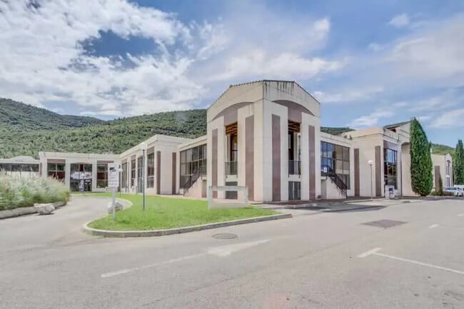 Plus de détails pour 30 Avenue Du Chateau De Jouques, Gémenos - Bureau à louer
