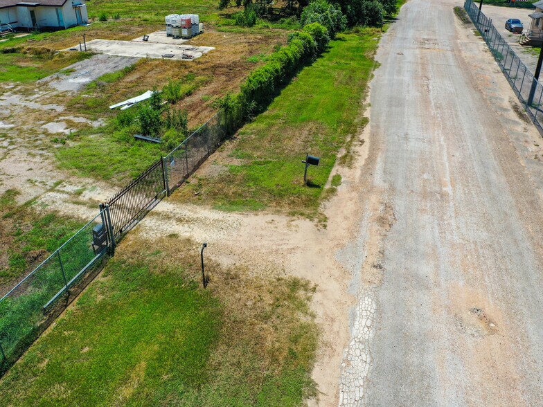 303 Vat Rd, Boling, TX à vendre - Photo de l’immeuble – Image 1 sur 28