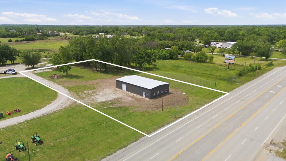 311 1st St, Iola, KS à vendre - Aérien – Image 1 sur 22