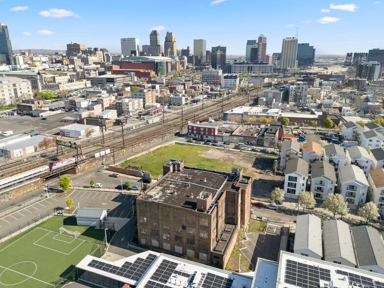 115 E Kinney St, Newark, NJ à vendre - Photo de l’immeuble – Image 3 sur 13