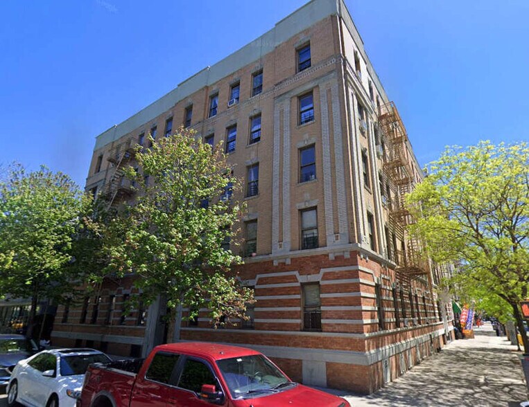 2406 Lorillard Pl, Bronx, NY à vendre - Photo de l’immeuble – Image 1 sur 31