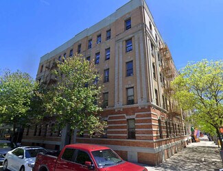 Plus de détails pour 2406 Lorillard Pl, Bronx, NY - Logement à vendre