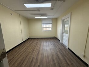 221 E Van Buren Ave, Harlingen, TX à louer Photo intérieure– Image 2 sur 3
