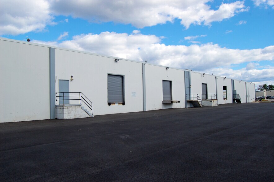 1716 Whitehead Rd, Woodlawn, MD à louer - Photo de l’immeuble – Image 2 sur 7