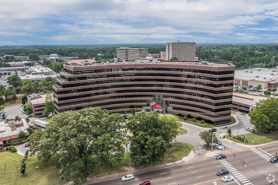 6075 Poplar Ave, Memphis, TN à louer - Aérien – Image 3 sur 40