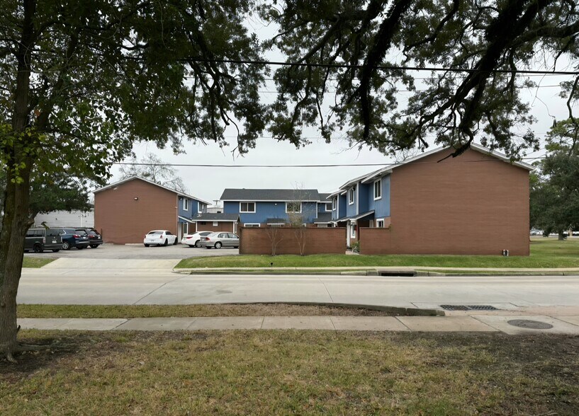 1904 Mustang Rd, Alvin, TX à vendre - Photo principale – Image 1 sur 7