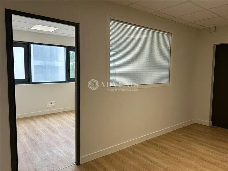 Bureau dans Tours à louer - Photo de l’immeuble – Image 3 sur 11