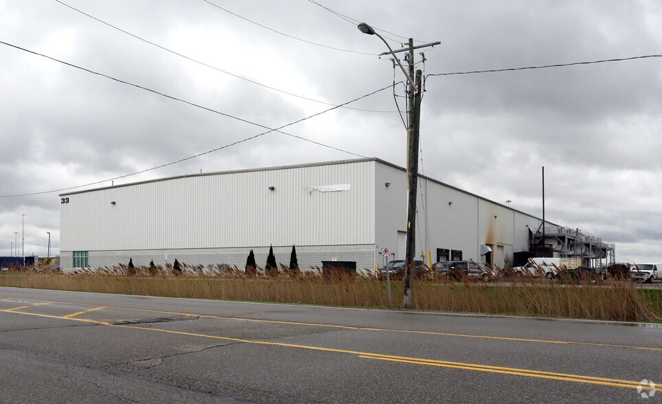 33 Sinclair Blvd, Brantford, ON à louer - Photo de l’immeuble – Image 2 sur 11