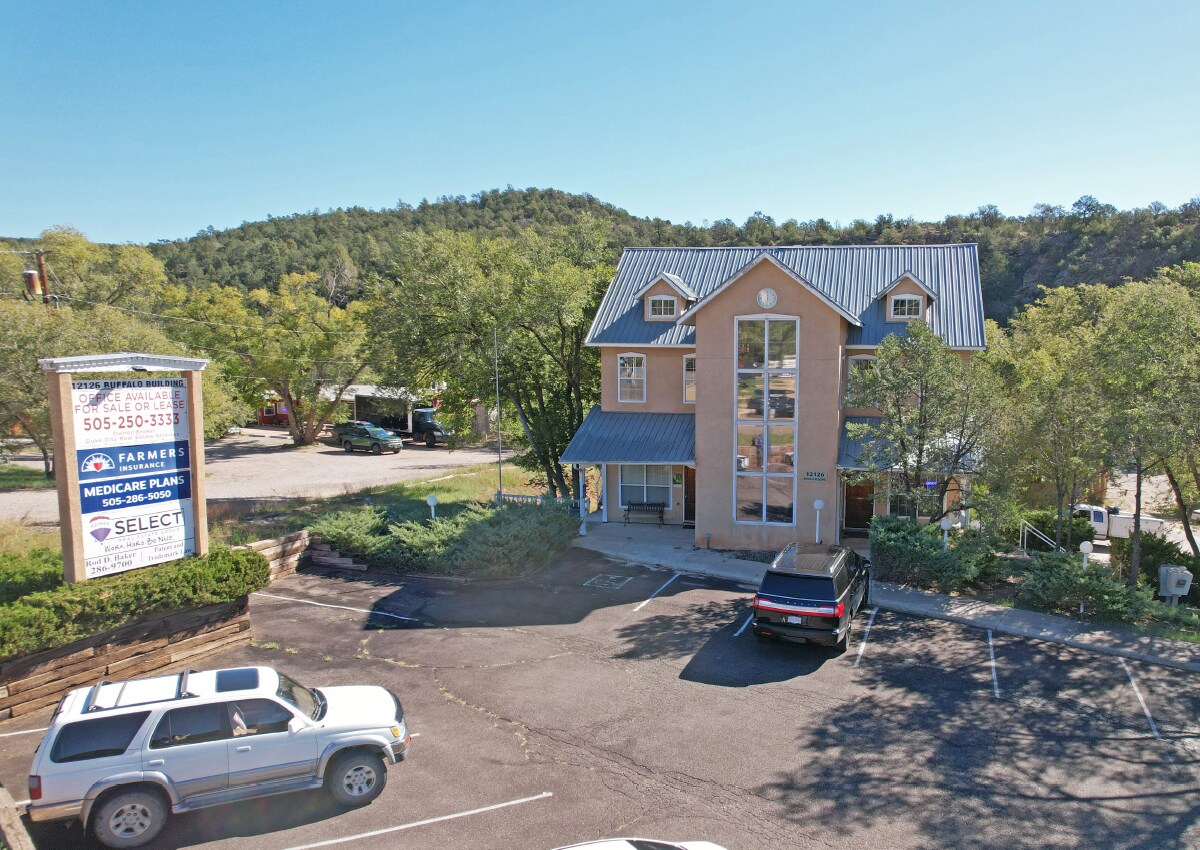 12126 N Hwy 14, Cedar Crest, NM à vendre Photo de l’immeuble– Image 1 sur 13