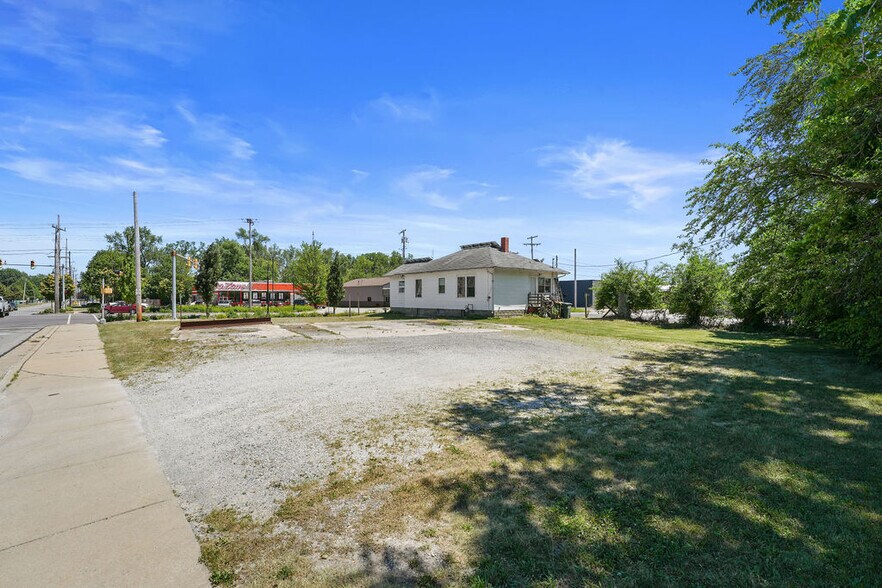 1009-1015 Calumet Ave, Valparaiso, IN à vendre - Photo de l’immeuble – Image 2 sur 13