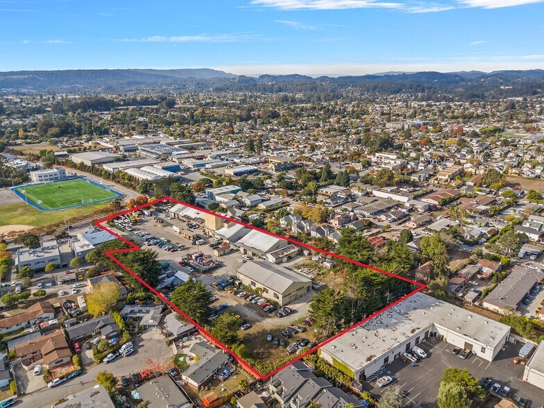 980 17th Ave, Santa Cruz, CA à vendre - Photo de l’immeuble – Image 1 sur 25