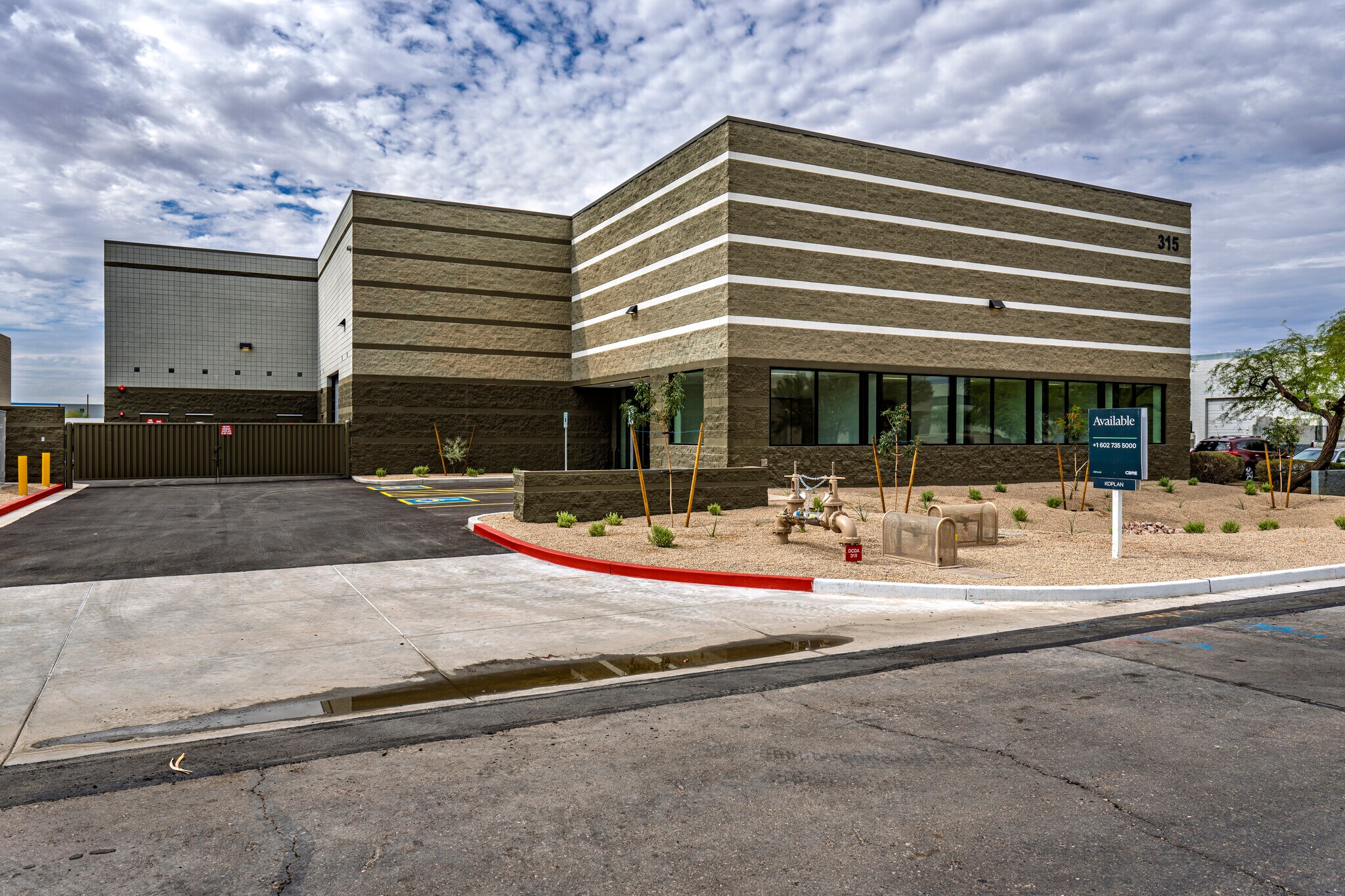 315 E Comstock Dr, Chandler, AZ à vendre Photo principale– Image 1 sur 39