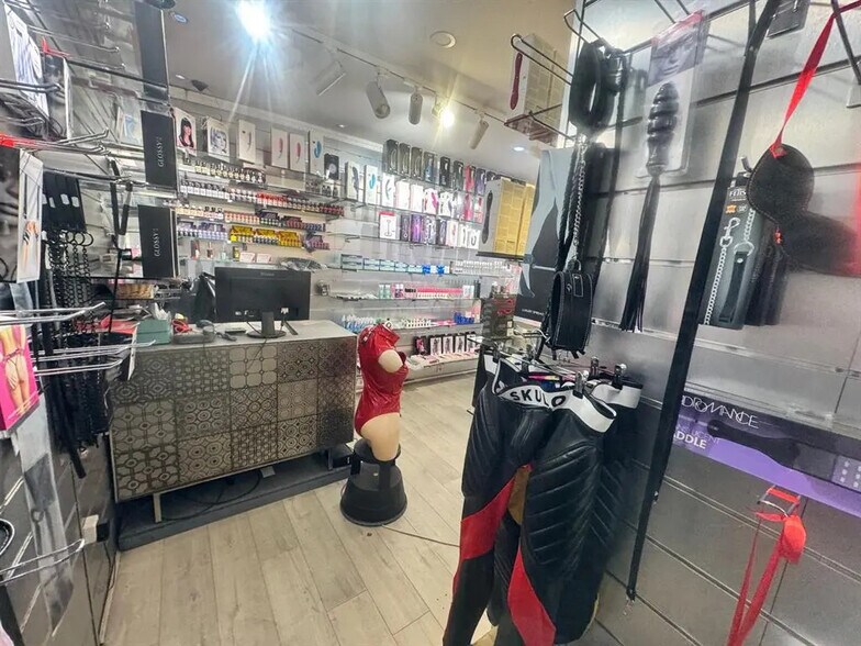 Local commercial dans Paris à louer - Photo intérieure – Image 3 sur 3