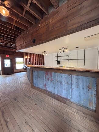 Plus de détails pour 73 W State Rd, Newaygo, MI - Local commercial à louer