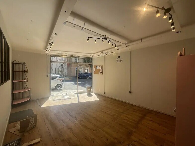 Local commercial dans Graveson à vendre - Photo de l’immeuble – Image 1 sur 5