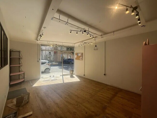 Plus de détails pour Local commercial à vendre