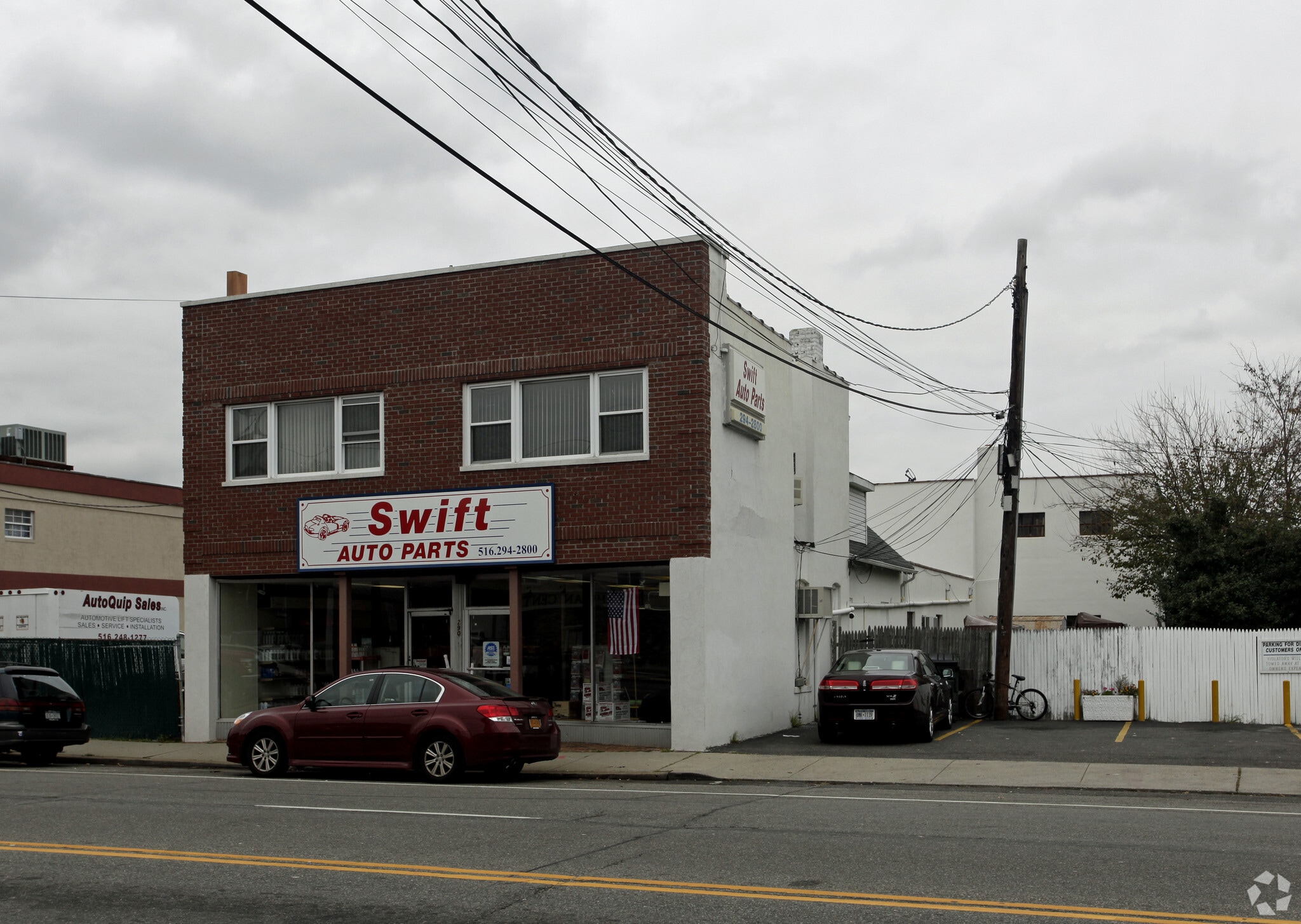 290 Willis Ave, Mineola, NY à louer Photo principale– Image 1 sur 5