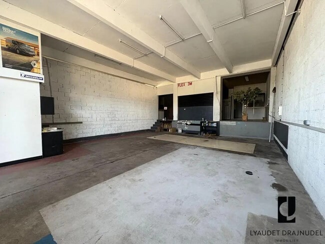 Plus de détails pour Local d’activités à vendre