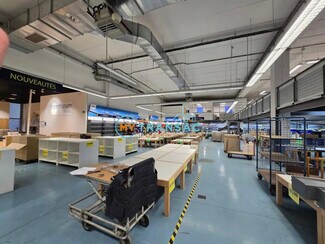 Plus de détails pour Local d'activités à louer