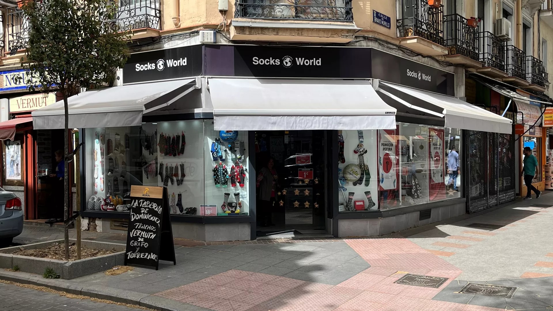 Local commercial dans Madrid, Madrid à louer Photo de l’immeuble– Image 1 sur 10