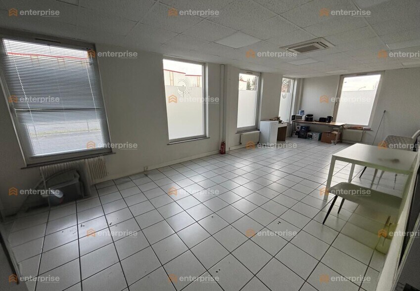 Local d'activités dans Toufflers à vendre - Photo intérieure – Image 2 sur 8