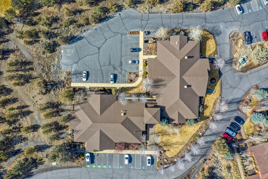 7555 Falcon Crest Dr, Redmond, OR à louer - Aérien – Image 2 sur 17