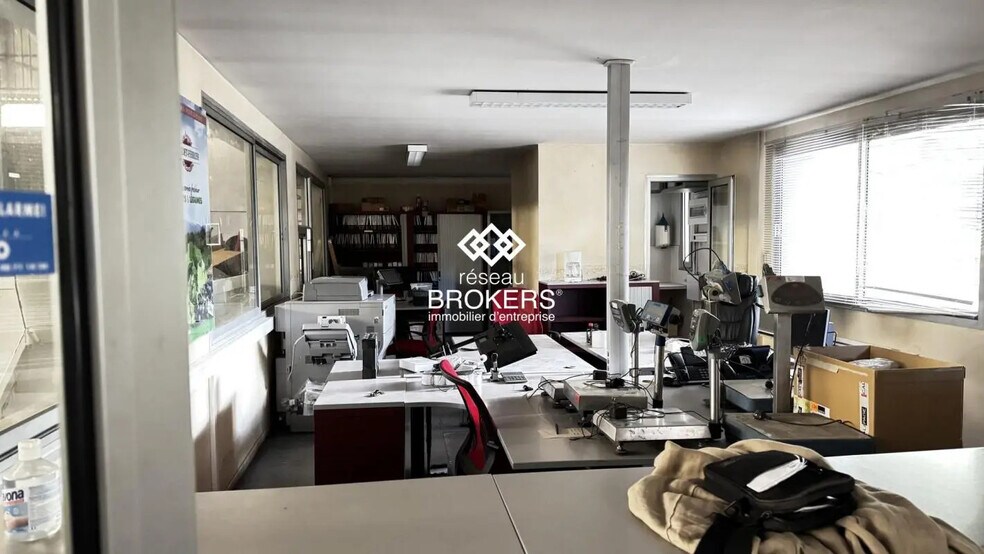 Industriel/Logistique dans Cavaillon à louer - Photo de l’immeuble – Image 3 sur 4