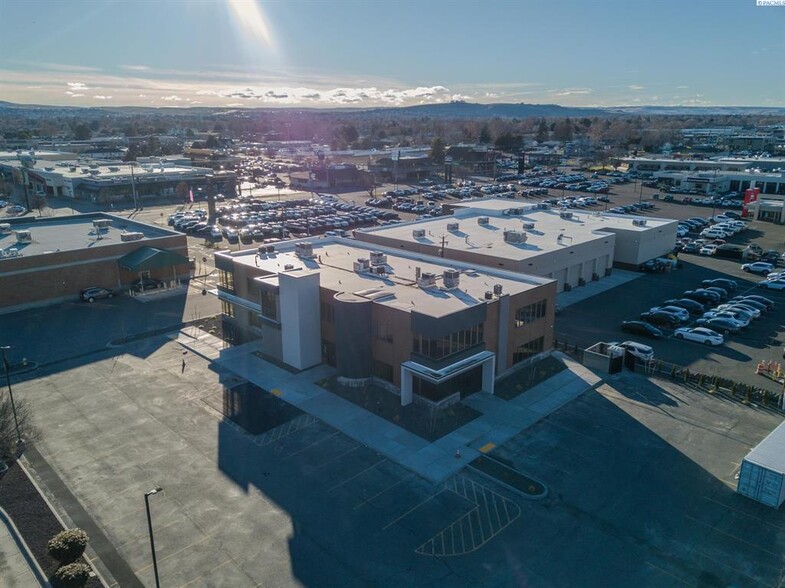 2810 W Clearwater Rd, Kennewick, WA à vendre - Photo de l’immeuble – Image 2 sur 9