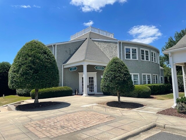 8600 Sam Furr Rd, Huntersville, NC à louer - Photo de l’immeuble – Image 2 sur 7