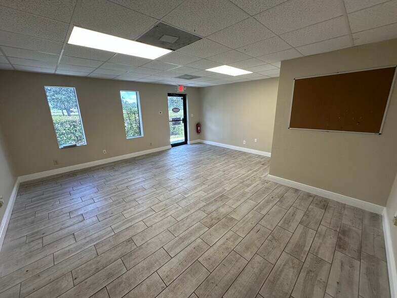 16210-16214 Aviation Loop Dr, Brooksville, FL à louer - Photo de l’immeuble – Image 2 sur 9