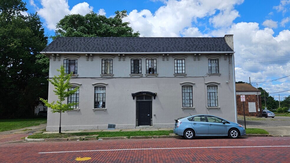 609 Cleveland Ave SW, Canton, OH à vendre - Photo principale – Image 1 sur 7