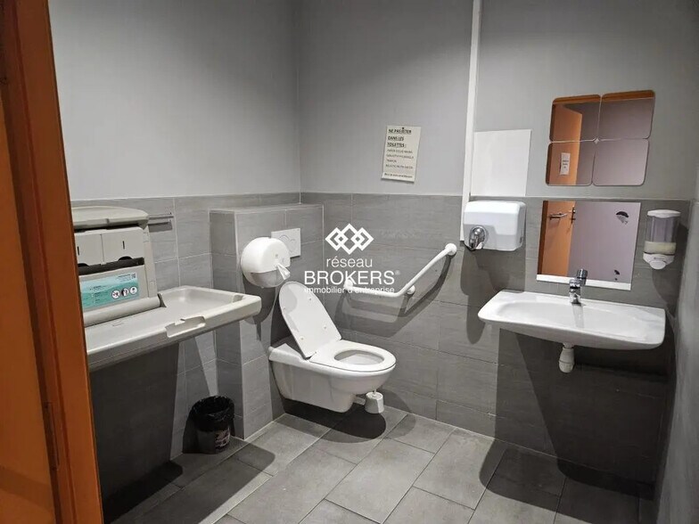 Local commercial dans Bourg-en-Bresse à louer - Photo intérieure – Image 3 sur 9