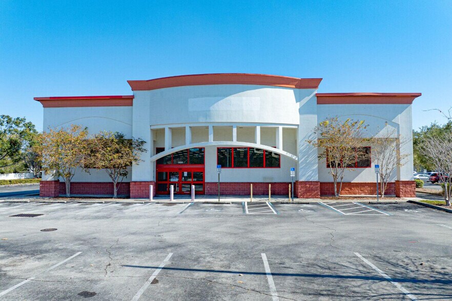1899 N Highland Ave, Clearwater, FL à louer - Photo de l’immeuble – Image 2 sur 5