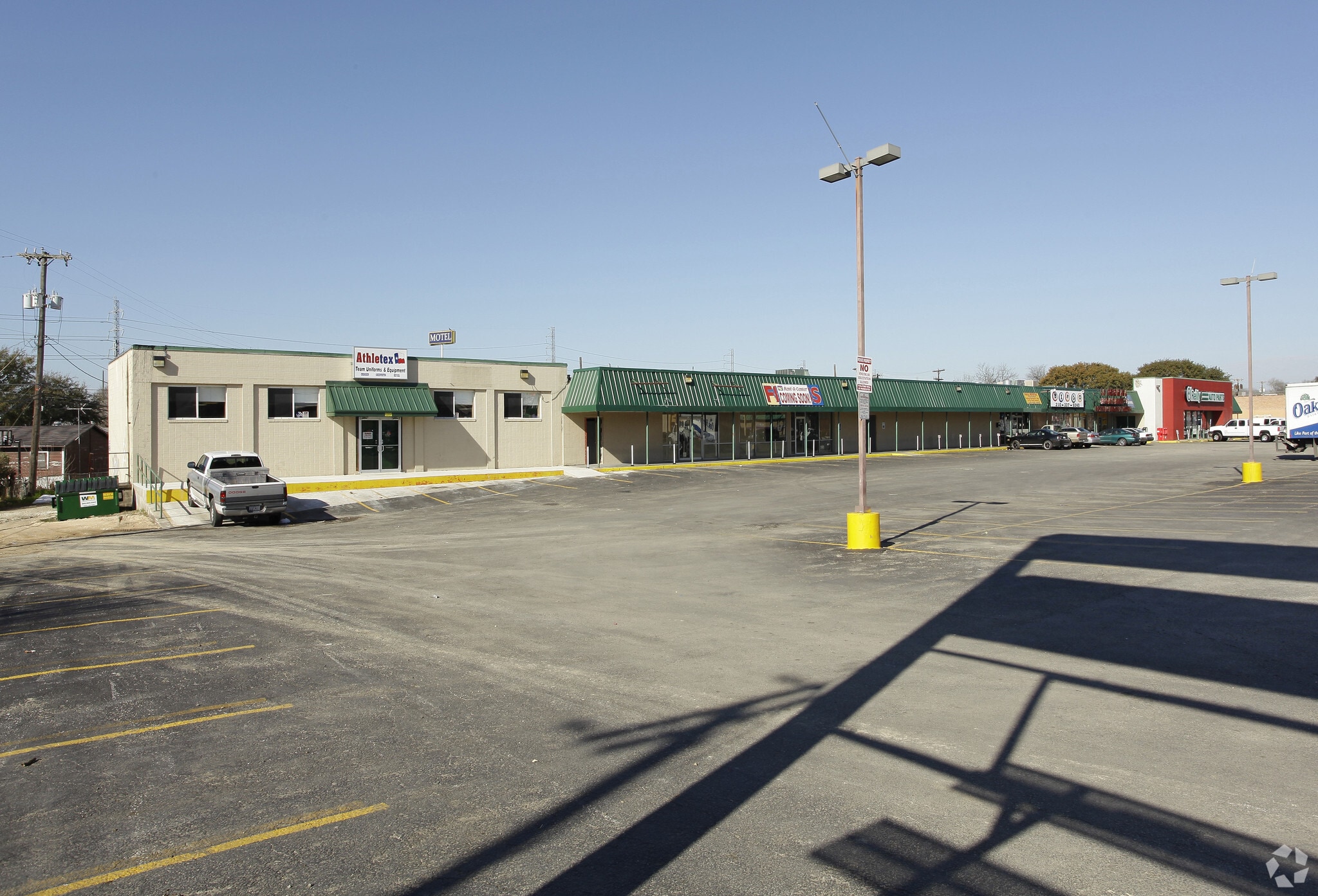 2100-2103 Goliad Rd, San Antonio, TX à louer Photo principale– Image 1 sur 3