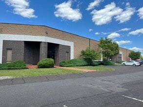 2930 Turnpike Dr, Hatboro, PA à louer Photo de l’immeuble– Image 1 sur 32